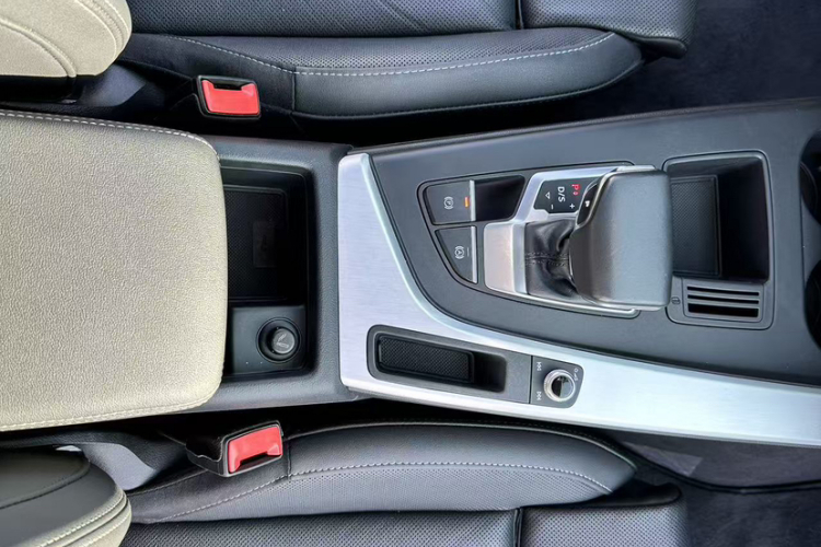 奥迪A4L 2020款 40 TFSI 时尚动感型中控内饰7010