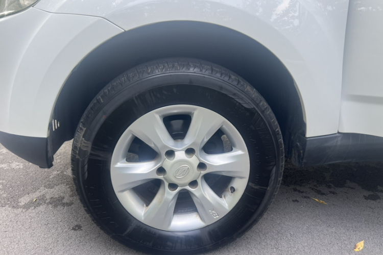 陆风X8 2014款 探索版 2.4L 汽油4X4豪华型车身外观6006