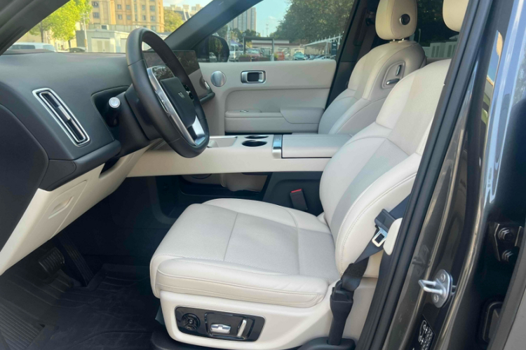 理想汽车 理想L9 2022款 Max中控内饰7002