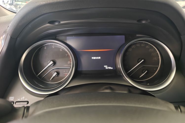 丰田 凯美瑞 2018款 2.0G 豪华版中控内饰15