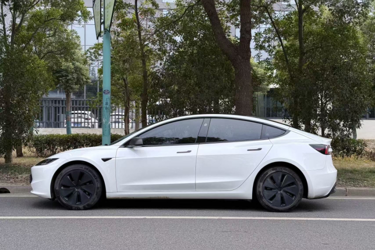 特斯拉 Model 3 2023款 长续航全轮驱动版车身外观6005