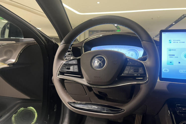 比亚迪 汉 2023款 DM-i 冠军版 121KM 尊贵型中控内饰7005
