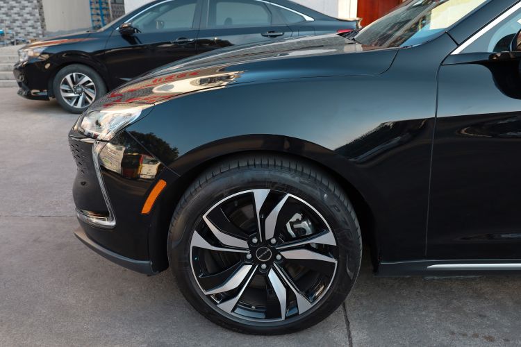 SERES赛力斯 赛力斯SF5 2021款 四驱自由远征版车身外观6010