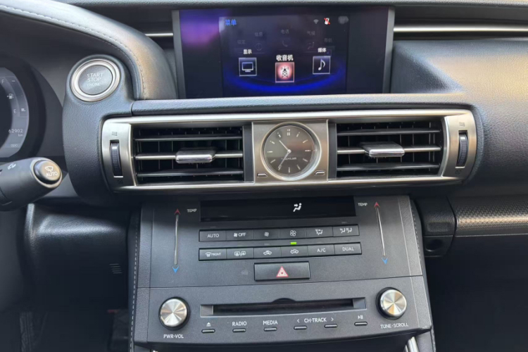 雷克萨斯IS 2015款 200t F SPORT中控内饰7003