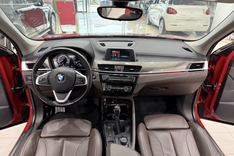 宝马X1 2019款 sDrive18Li 尊享型中控内饰7002