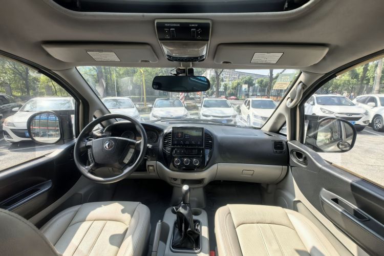 东风风行 菱智 2016款 M3 1.6L 7座豪华型 国IV中控内饰7012