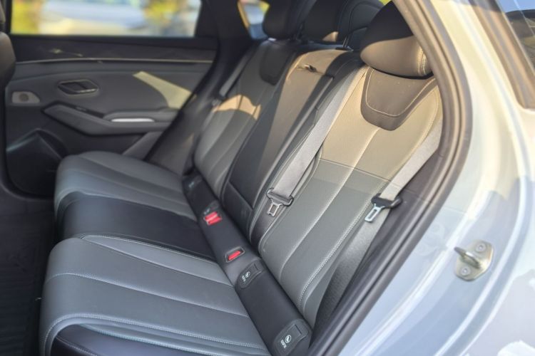 比亚迪 秦L 2024款 DM-i 120KM超越型中控内饰7004