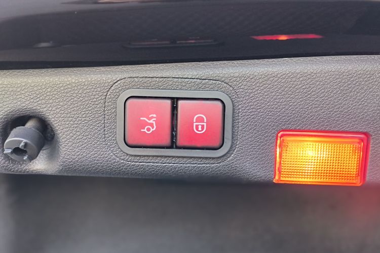 奔驰E级 2020款 改款 E 300 L 运动时尚型中控内饰7009