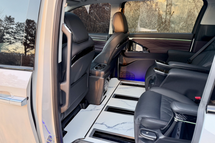 广汽传祺 传祺M8 2024款 大师系列 400T 至尊版中控内饰7002