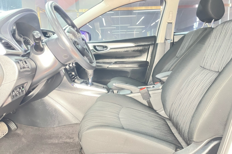 日产 轩逸 2022款 经典 1.6XE CVT舒适版中控内饰7005