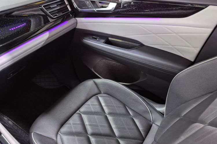 大众 途昂 2023款 530 V6 四驱尊崇旗舰版中控内饰7005