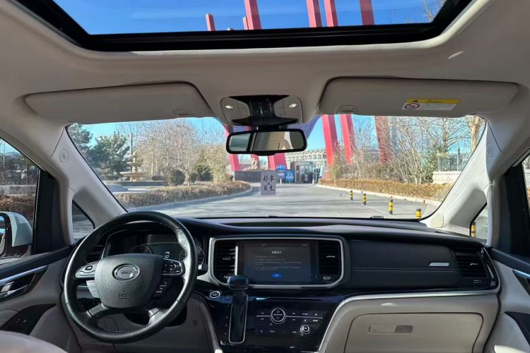 广汽传祺 传祺M8 2018款 320T 尊贵版中控内饰7001