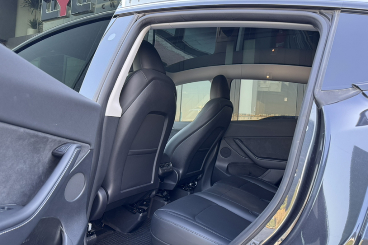 特斯拉 Model Y 2024款 后轮驱动版中控内饰7009