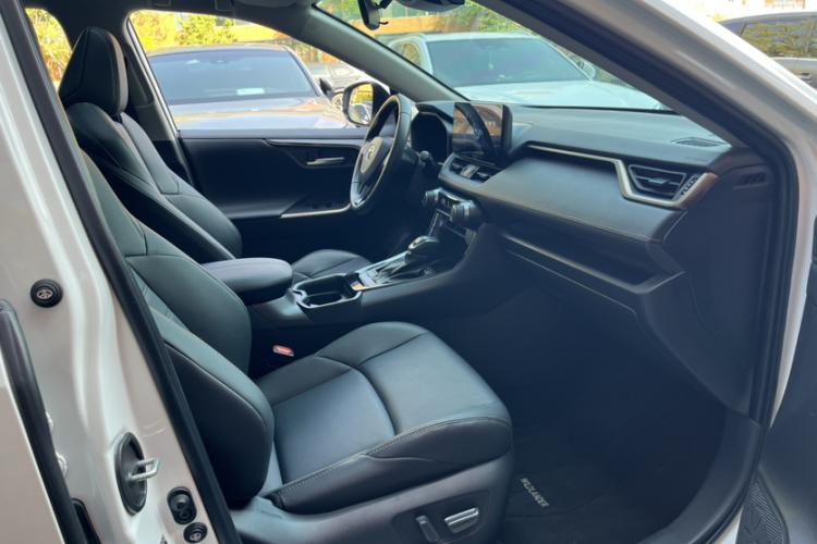 丰田 威兰达 2024款 双擎 2.5L E-CVT两驱豪华PLUS版中控内饰7005