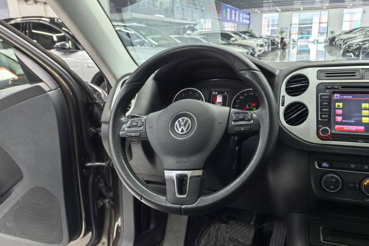 大众 途观 2017款 300TSI 自动两驱丝绸之路舒适版中控内饰7002