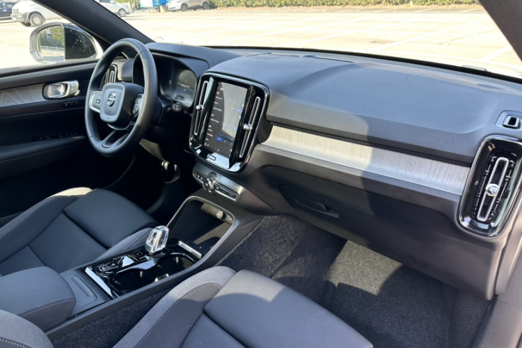 沃尔沃XC40 2024款 B3 智远运动版中控内饰7008