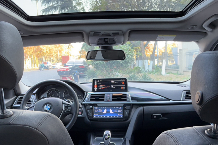 宝马3系 2017款 320Li M运动型中控内饰7009