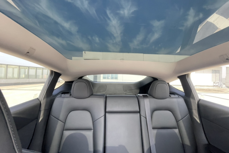 特斯拉 Model Y 2022款 改款 后轮驱动版中控内饰7004