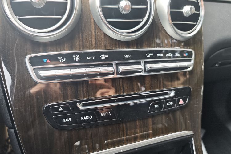 奔驰GLC 2016款 GLC 260 4MATIC 动感型中控内饰7012