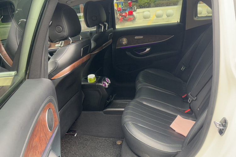 奔驰E级 2016款 E 300 L 时尚型中控内饰7001