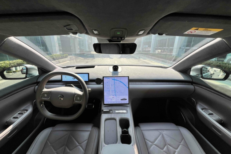 蔚来ET7 2024款 75kWh 行政签名版中控内饰7004