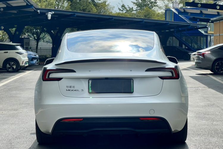 特斯拉 Model 3 2025款 后轮驱动版车身外观6008