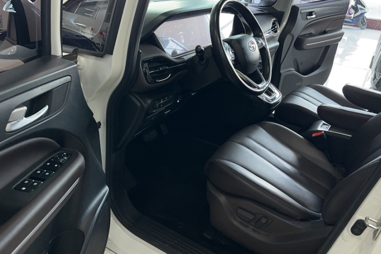 广汽传祺 传祺M6 2019款 270T DCT尊荣版（七座）国VI中控内饰7002