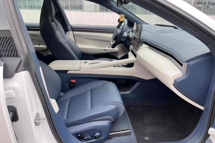 极氪001 2025款 WE版 100kWh 后驱中控内饰7011