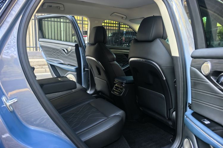 岚图汽车 岚图FREE 2021款 四驱标准增程专属豪华套装中控内饰7011