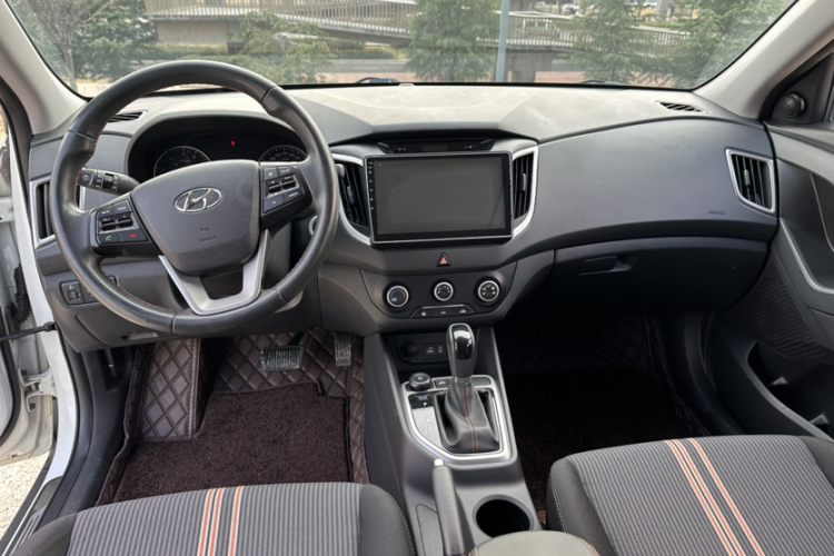 北京现代ix25 2016款 1.6T 双离合两驱智能型GLS中控内饰7002