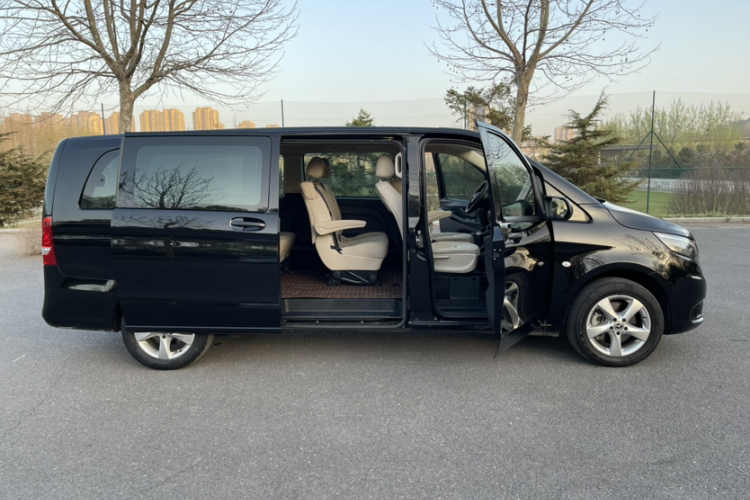 奔驰 威霆 2020款 2.0T 精英版 9座车身外观6004