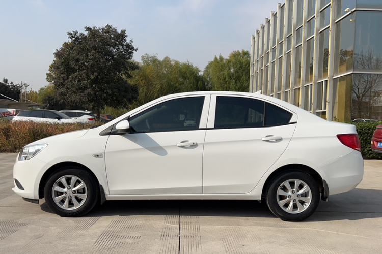 雪佛兰 2018款 赛欧3 1.5L 手动理想天窗版车身外观6004