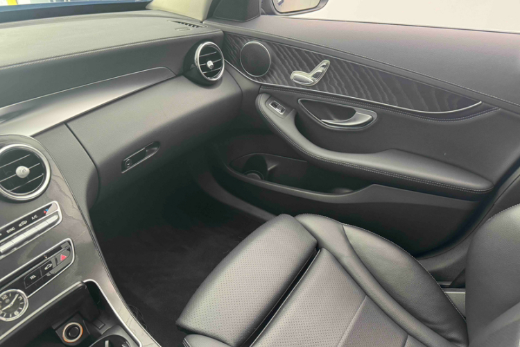 奔驰C级 2017款 C 180 L 运动版局部细节16
