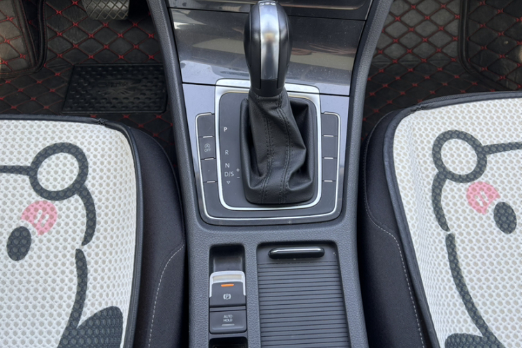 大众 高尔夫 2020款 200TSI DSG舒适进取版局部细节18