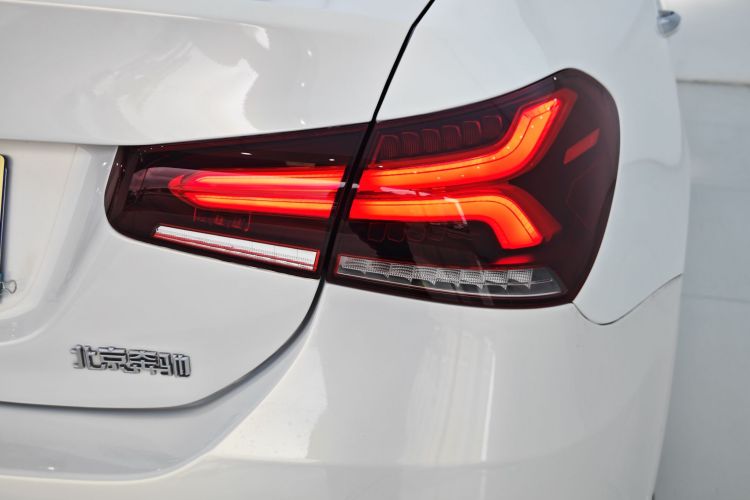 奔驰A级 2019款 A 200 L 运动轿车车身外观6008