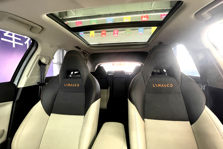 领克06 EM-P 2022款 PHEV 84KM续航版 Pro中控内饰7010