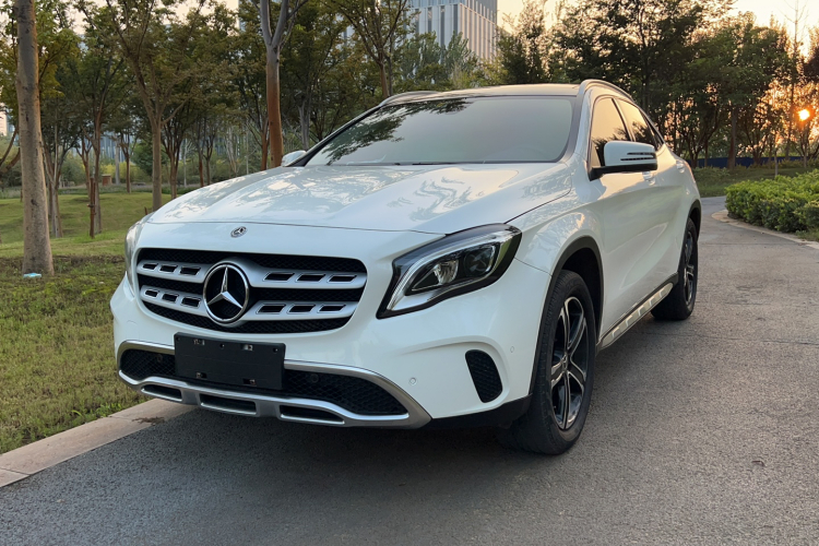 奔驰GLA 2018款 GLA 200 时尚型车身外观1