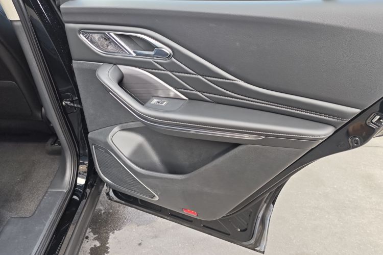 红旗HS7 PHEV 2024款 2.0T PHEV 四驱旗畅版 6座中控内饰7005