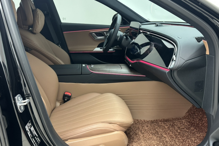 奔驰E级 2025款 E 300 L 豪华型中控内饰7010