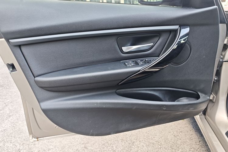 宝马3系 2017款 320Li 时尚型中控内饰7004