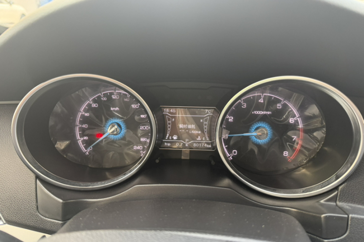 众泰SR7 2016款 1.5T CVT魔方之心版 国IV中控内饰15