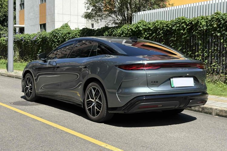 比亚迪 汉L 2025款 DM-p 四驱激光雷达旗舰型车身外观6004