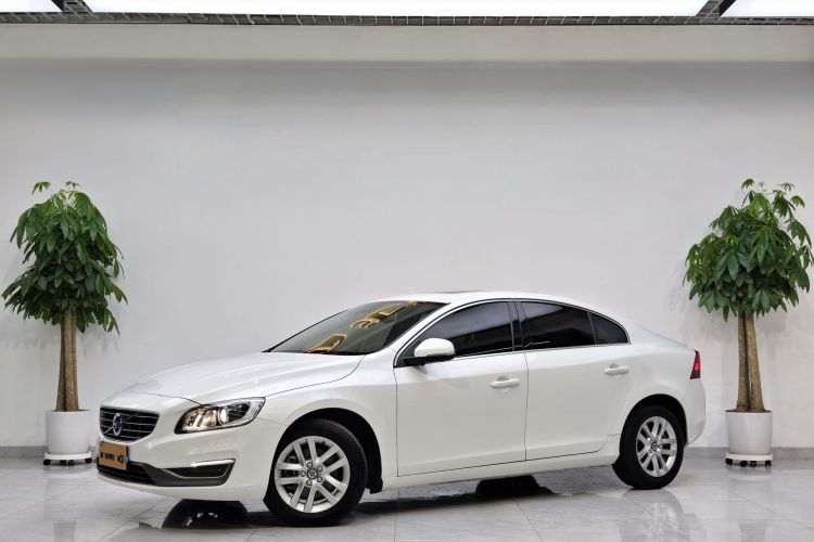沃尔沃S60 2018款 S60L T3 智进版车身外观1