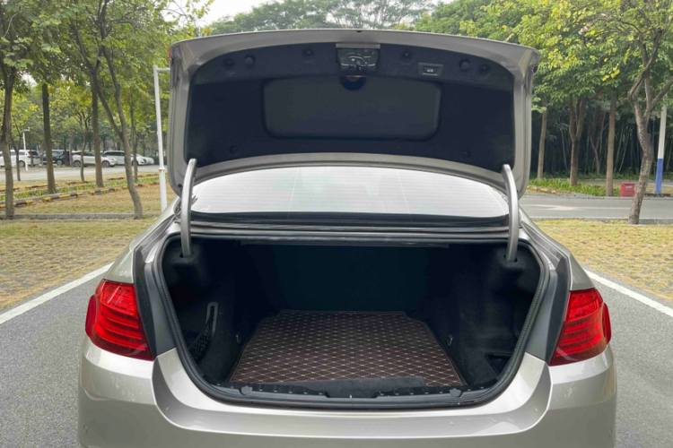 宝马5系 2017款 525Li 领先型中控内饰7009