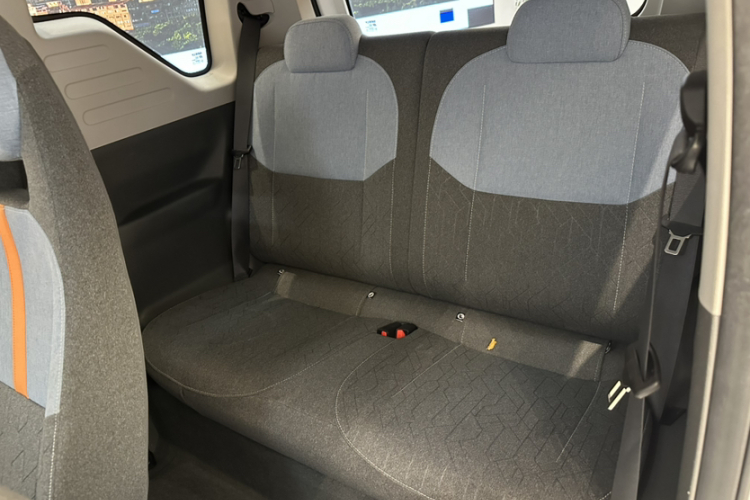 吉利银河 2024款 熊猫mini 200km 耐力熊中控内饰7006