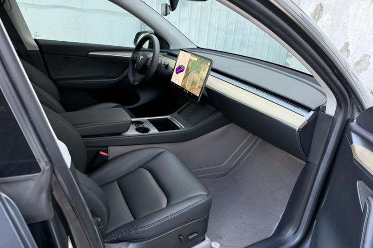 特斯拉 Model Y 2022款 改款 后轮驱动版中控内饰7005