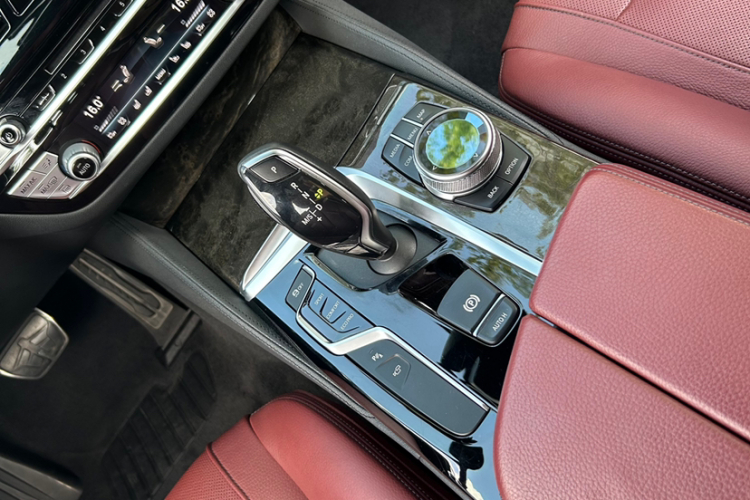 宝马5系 2019款 530Li 尊享型 M运动套装中控内饰7006