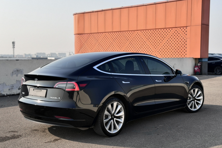 特斯拉 Model 3 2019款 标准续航后驱升级版车身外观6002