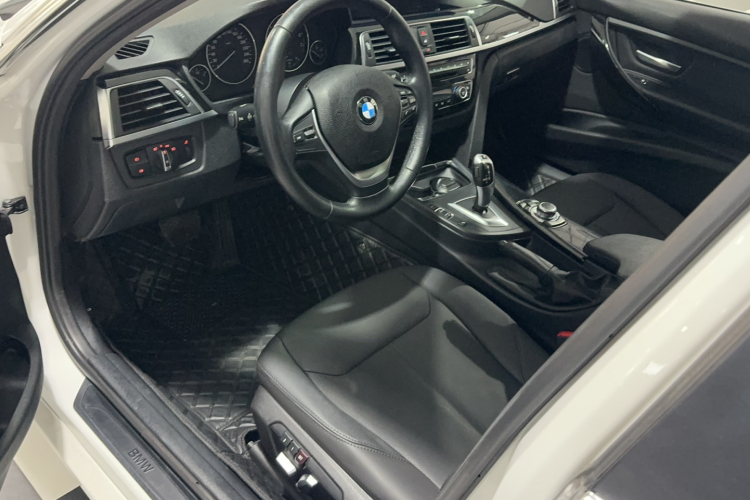 宝马3系 2016款 320Li 时尚型中控内饰7001