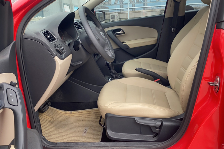 大众 Polo 2013款 1.6L 自动舒适版中控内饰7001